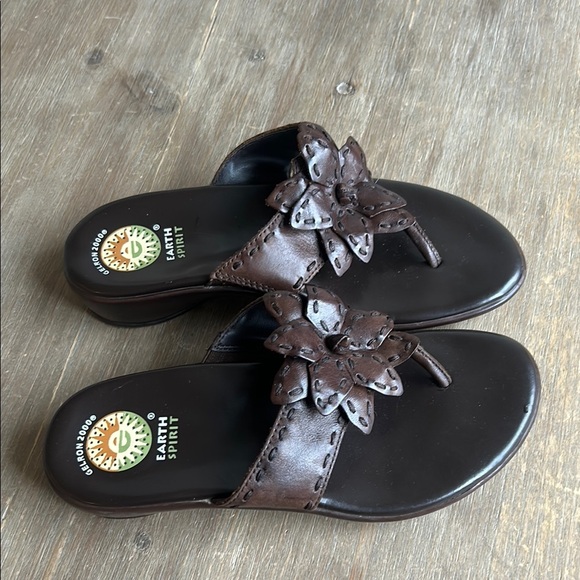 Earth Spirit Flip Flop Dark Brown Sandals with Flower Genuine Leather Size 6 - Picture 2 of 16